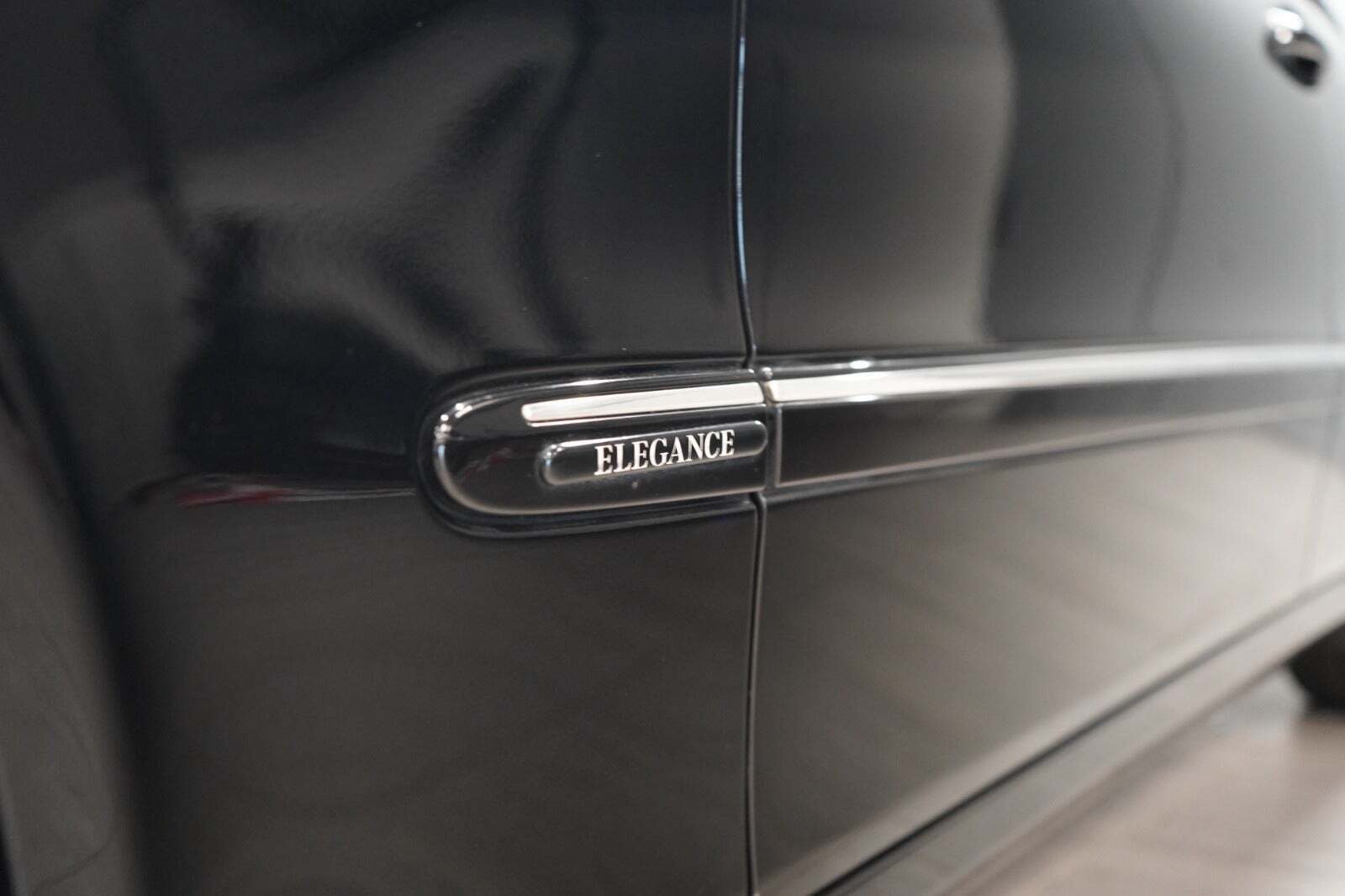 Sort Mercedes E240 fra 2002