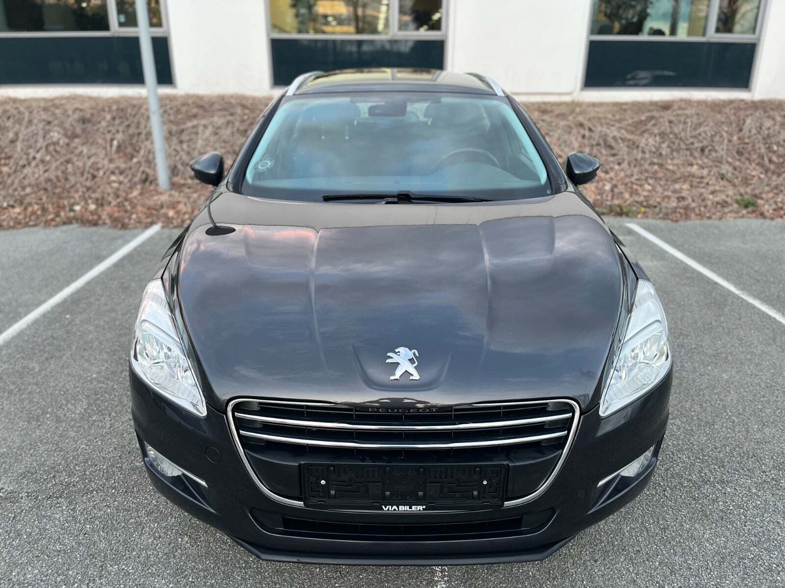 Grå Peugeot 508 fra 2012