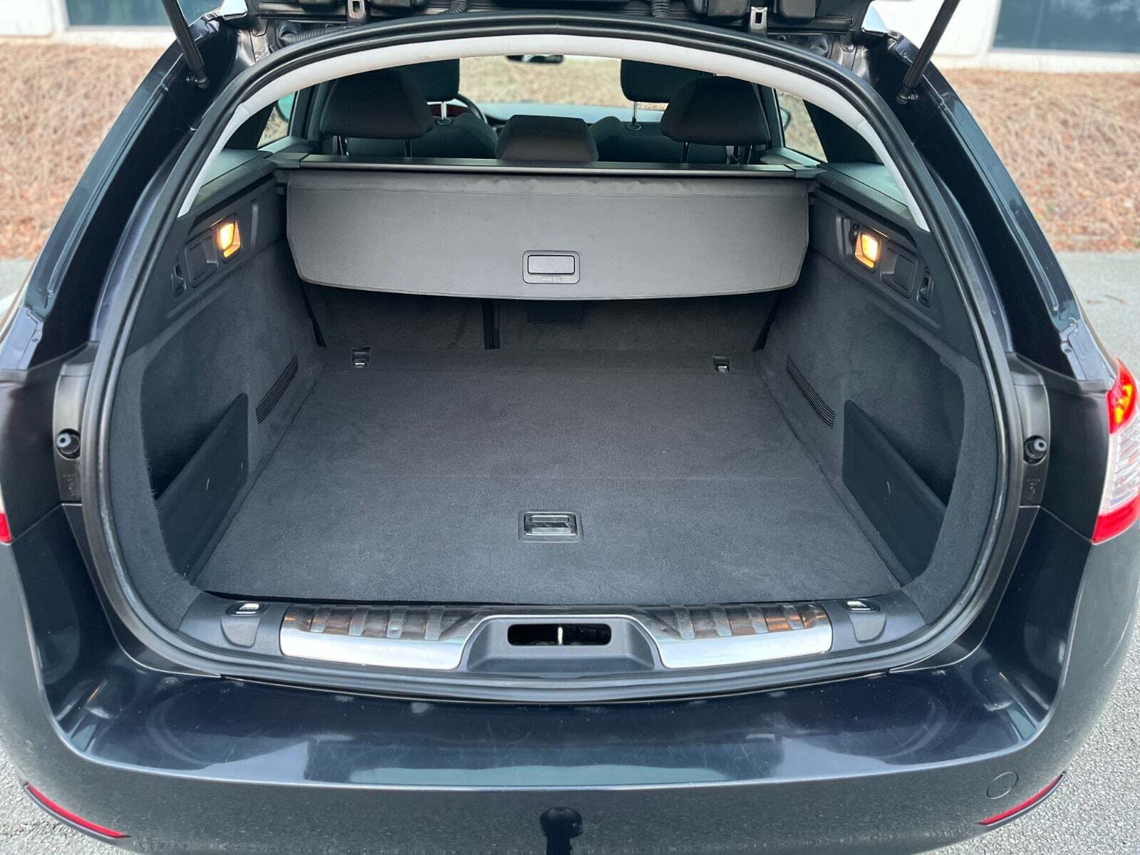 Grå Peugeot 508 fra 2012