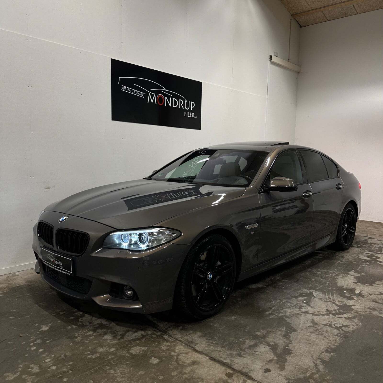 Kobber BMW 550i fra 2014 set udefra