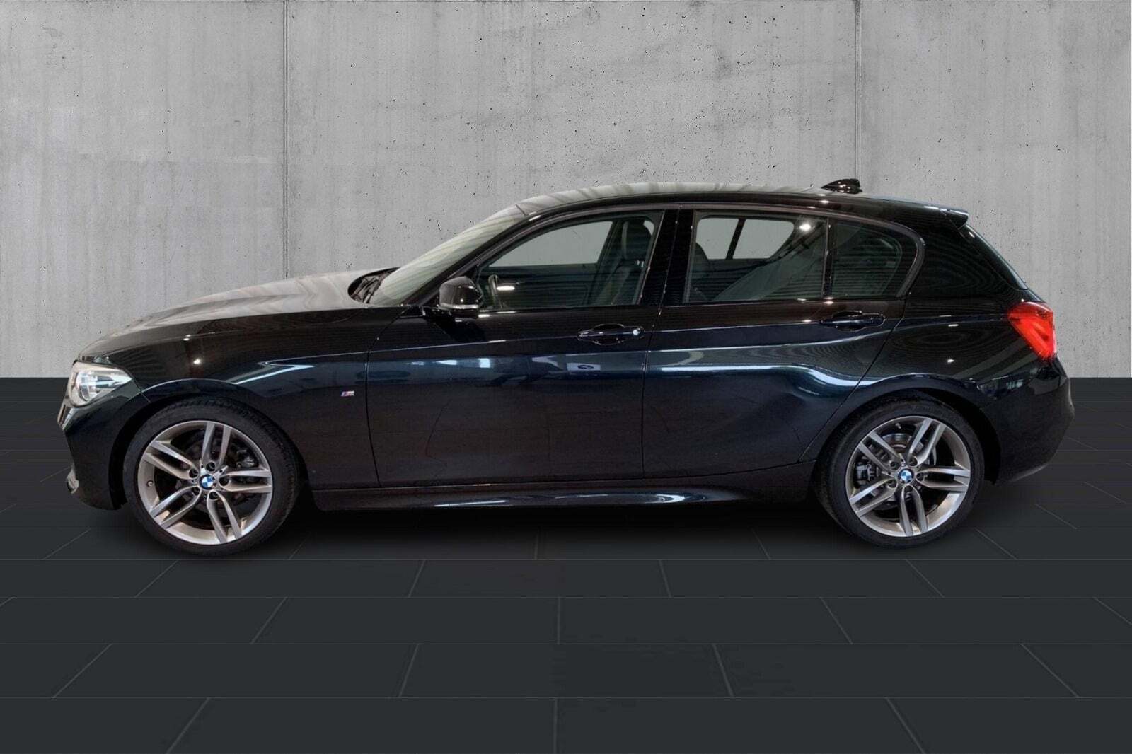 Sort BMW 118i fra 2019
