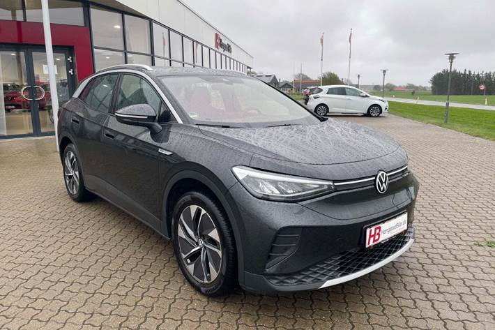 Grå VW ID.4 fra 2023 set udefra