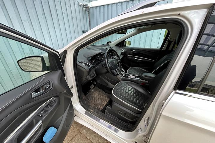 Hvid Ford Kuga fra 2018