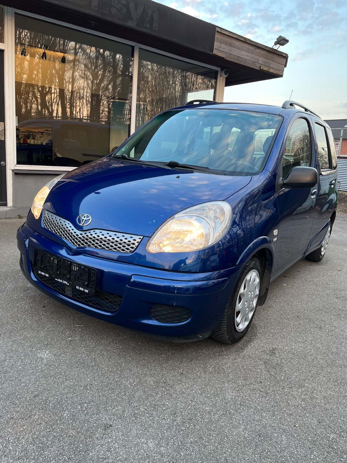 undefined Toyota Yaris Verso fra 2005 set udefra