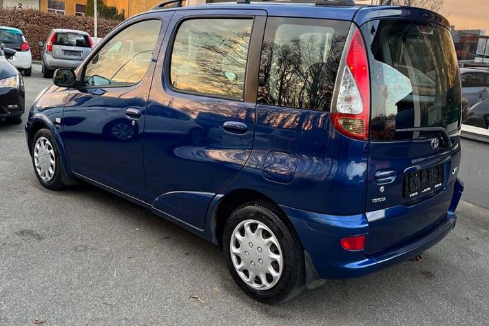 undefined Toyota Yaris Verso fra 2005 set udefra