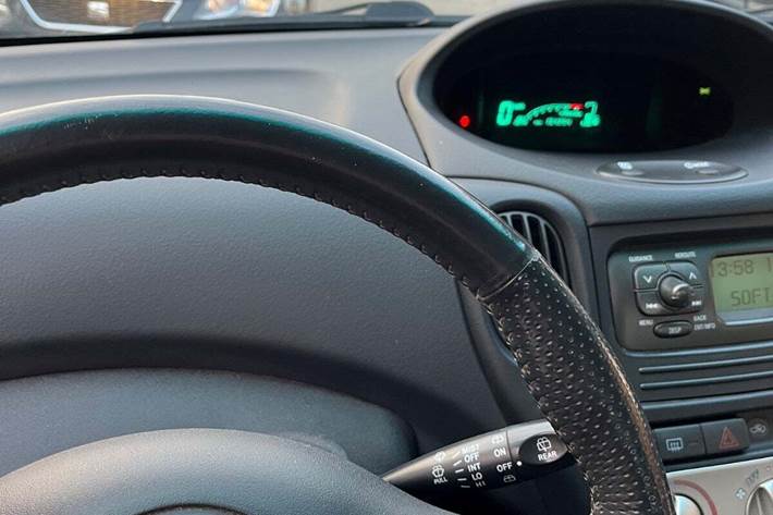 undefined Toyota Yaris Verso fra 2005 set indefra