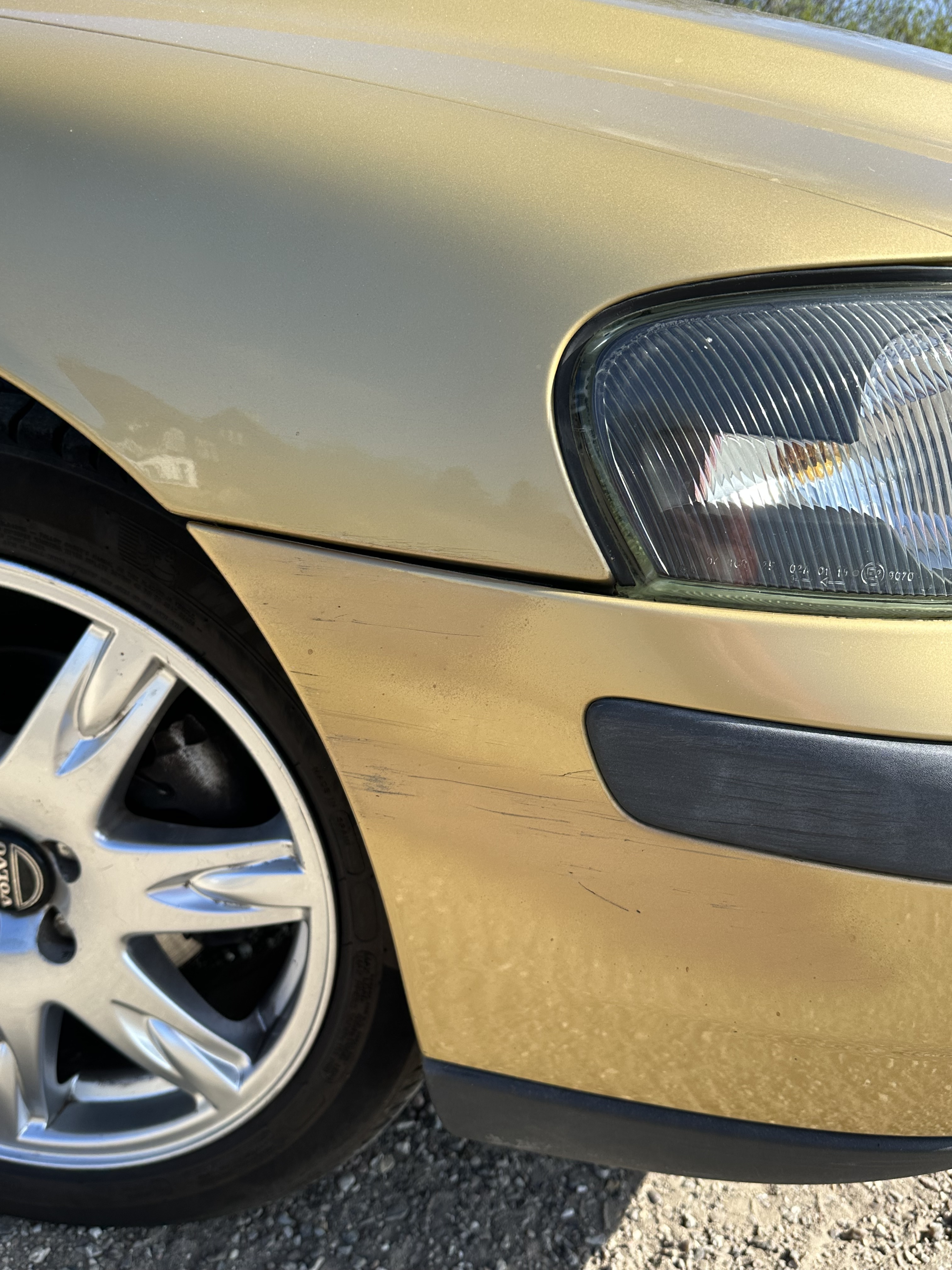 Guld Volvo S60 fra 2002