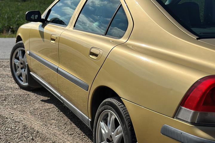 Guld Volvo S60 fra 2002