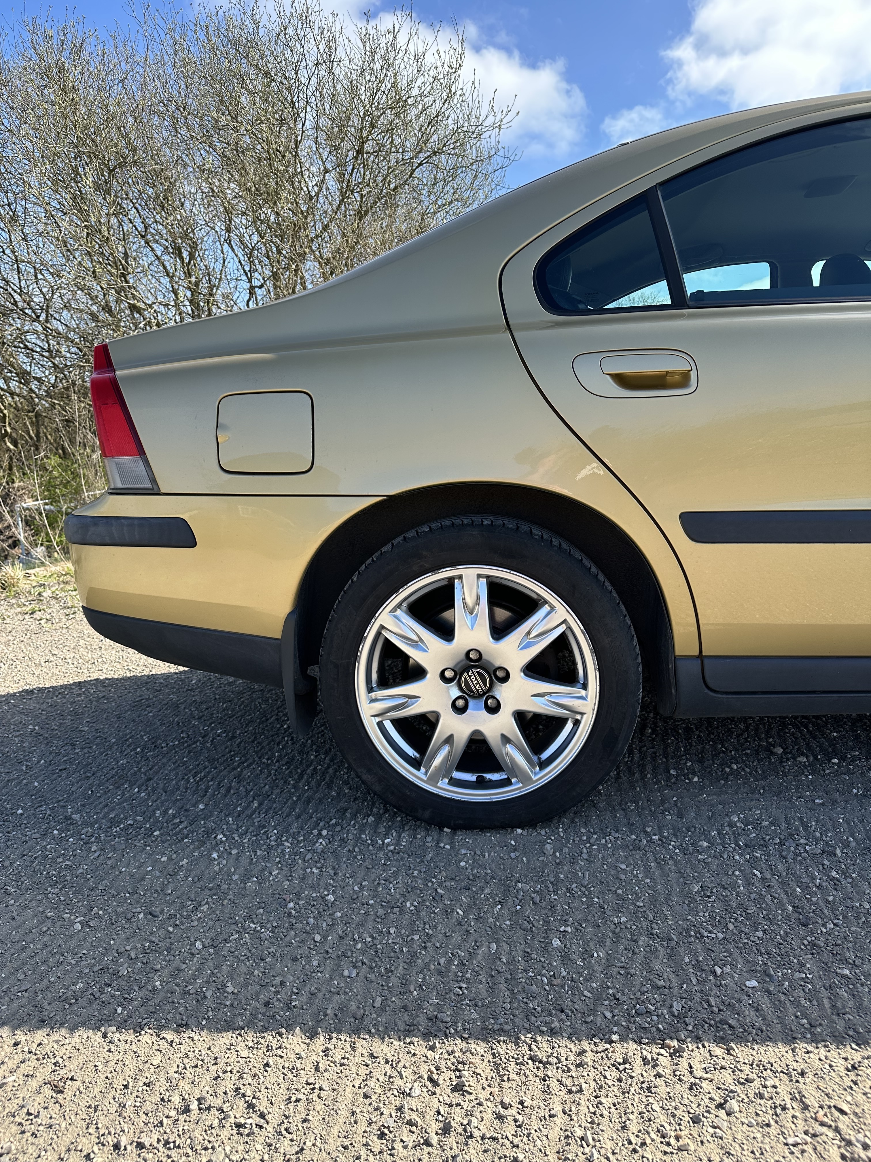 Guld Volvo S60 fra 2002