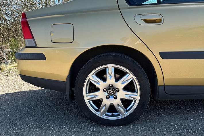Guld Volvo S60 fra 2002