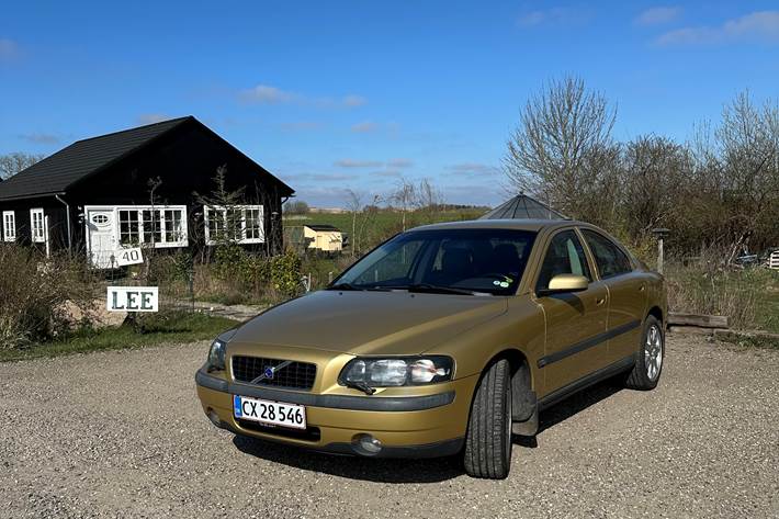 Guld Volvo S60 fra 2002