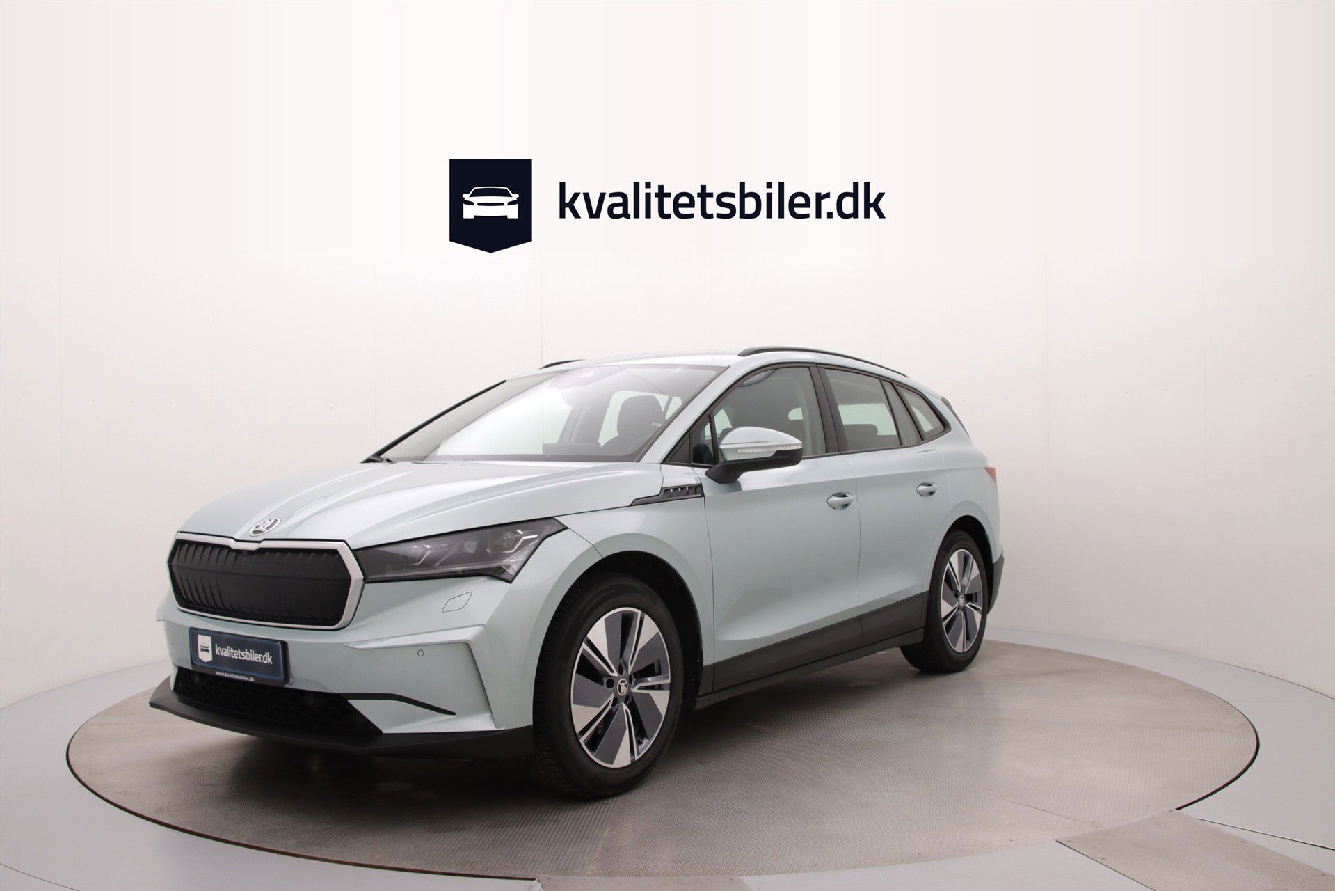 Sølv Skoda Enyaq iV fra 2021 set udefra