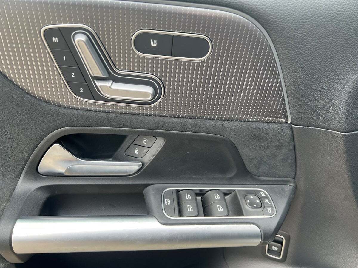 Sort Mercedes EQA250+ fra 2023