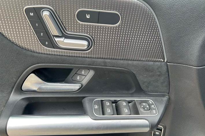 Sort Mercedes EQA250+ fra 2023