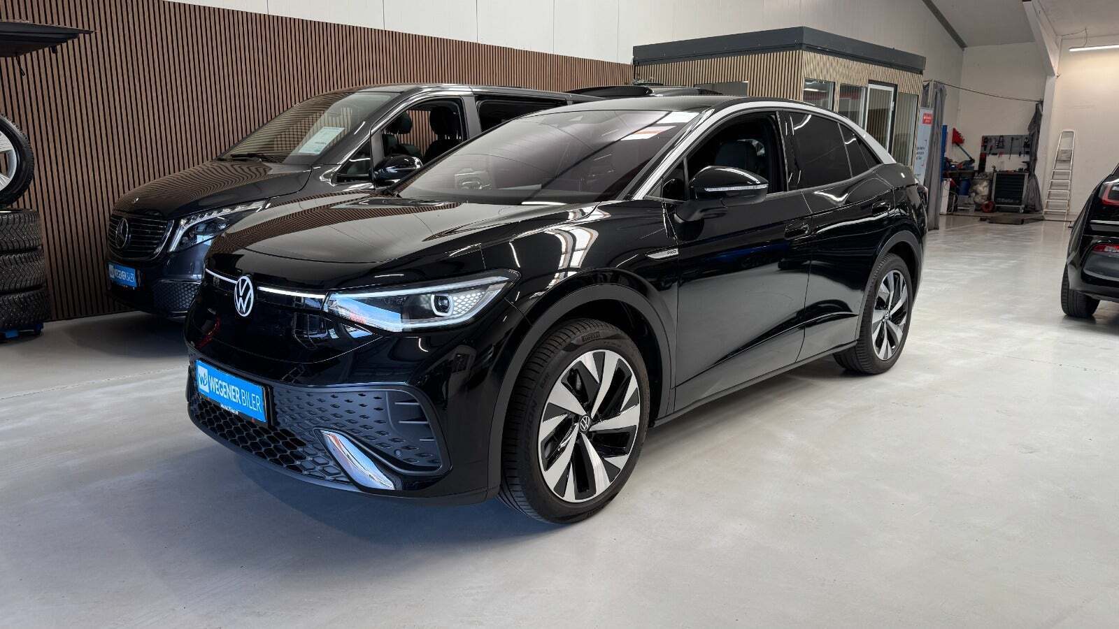 Sort VW ID.5 fra 2023 set udefra