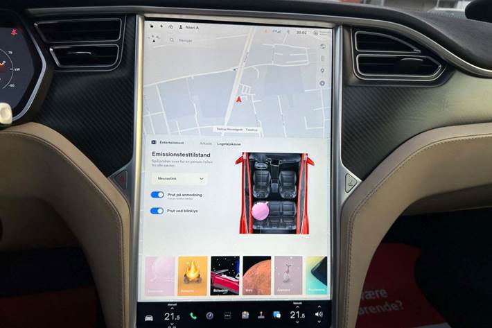 Rød Tesla Model S fra 2016