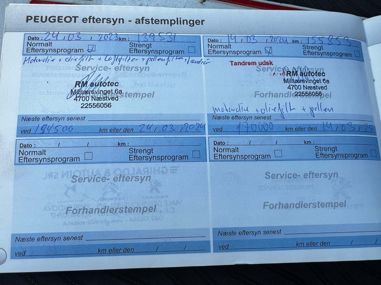 Grå Peugeot 308 fra 2014