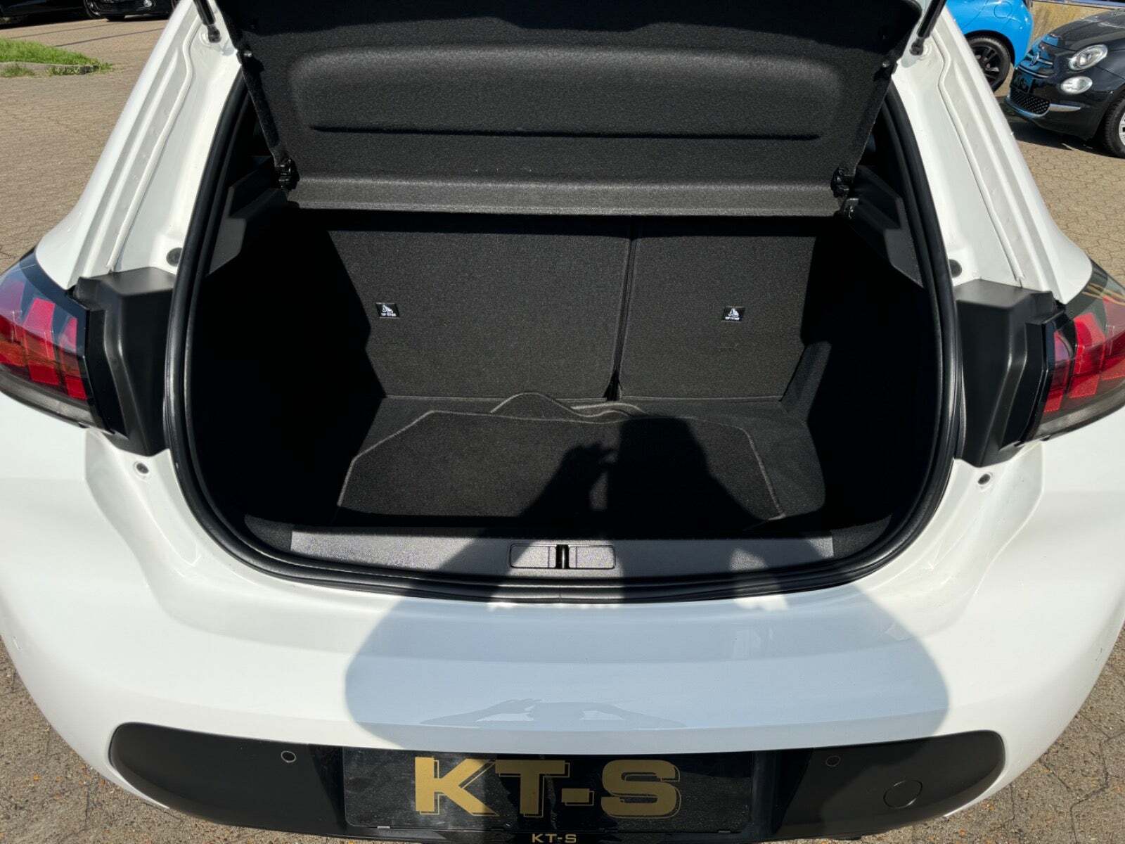 Sort Peugeot 208 fra 2022