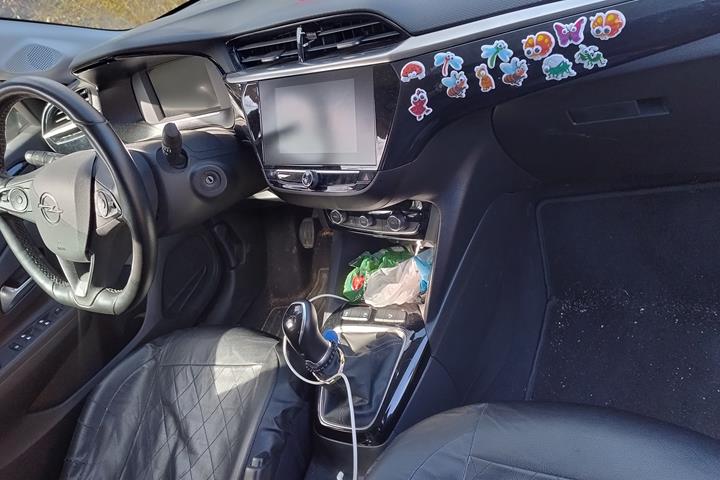 Blå Opel Corsa fra 2022