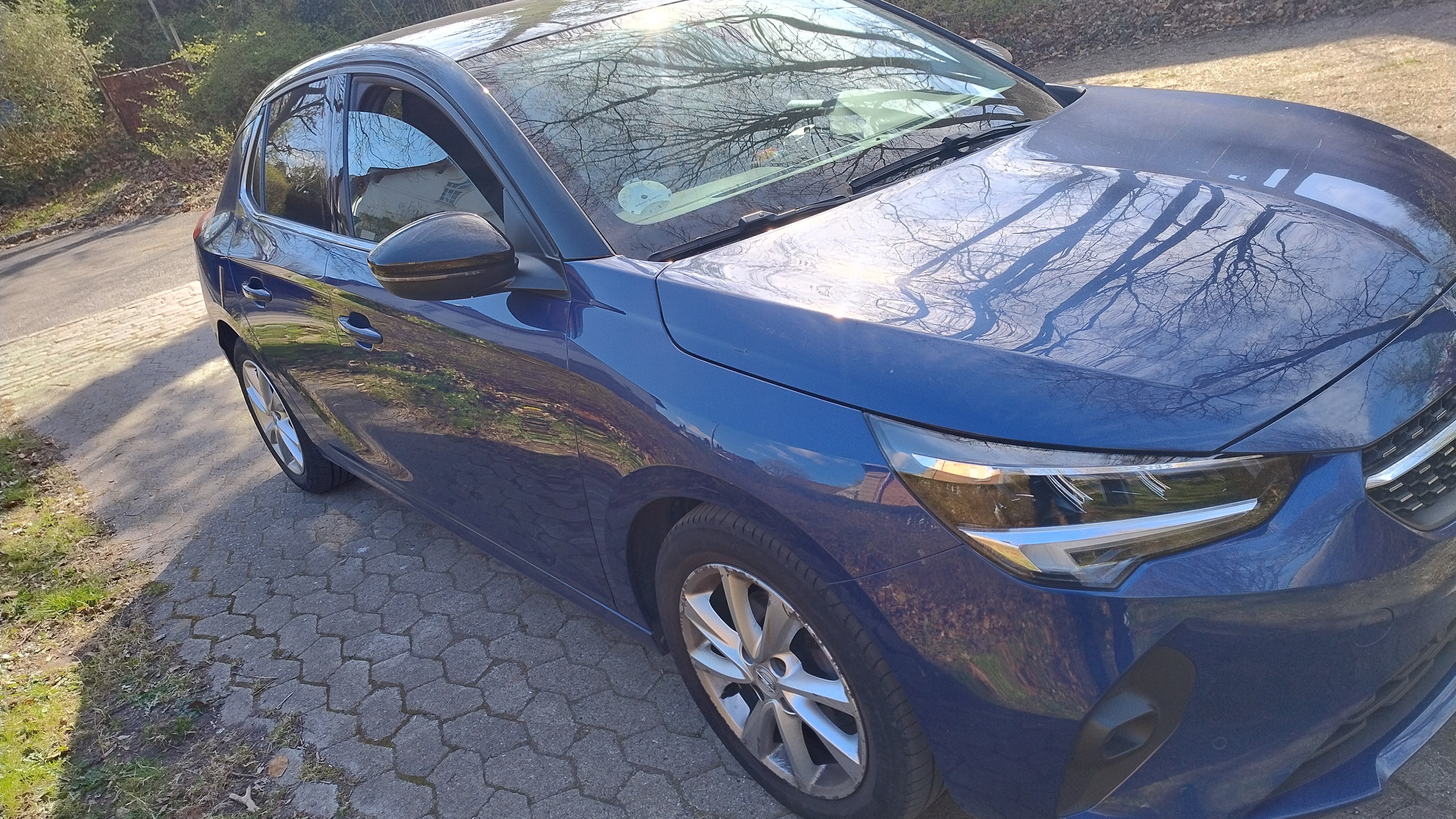 Blå Opel Corsa fra 2022