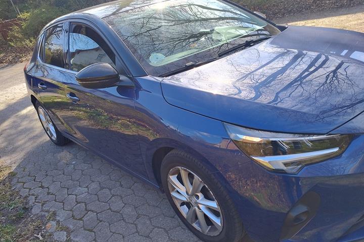 Blå Opel Corsa fra 2022