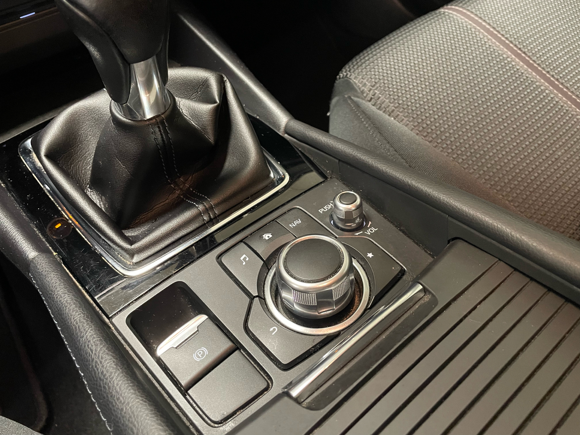 Sølv Mazda 3 fra 2017