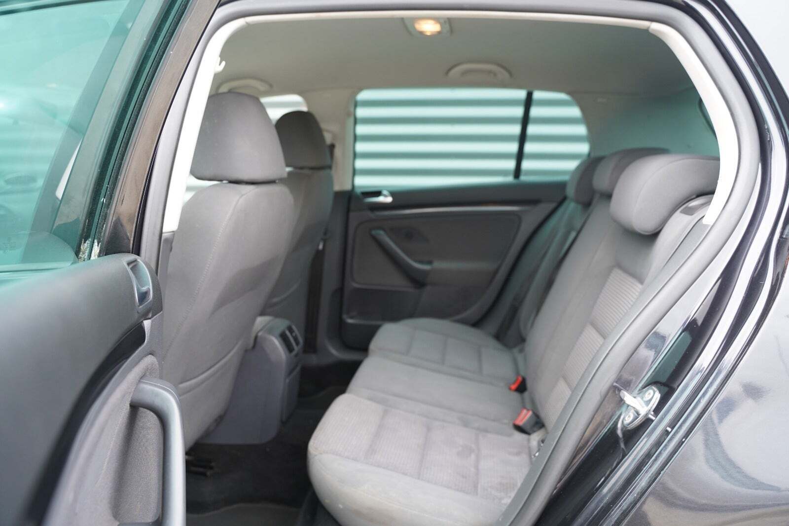 Sort VW Golf V fra 2007