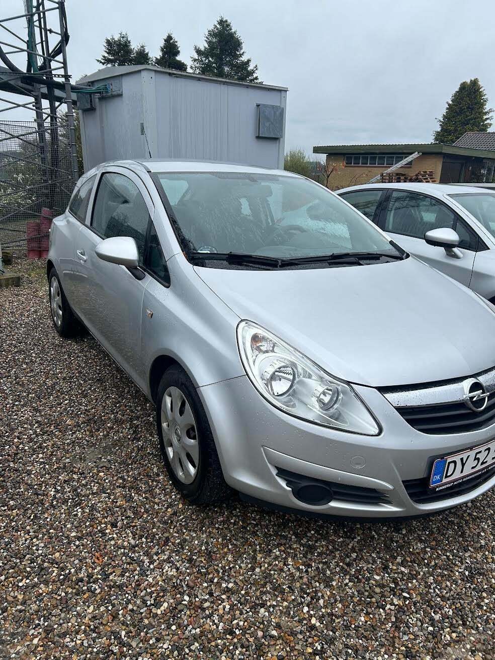 Sølv Opel Corsa fra 2010