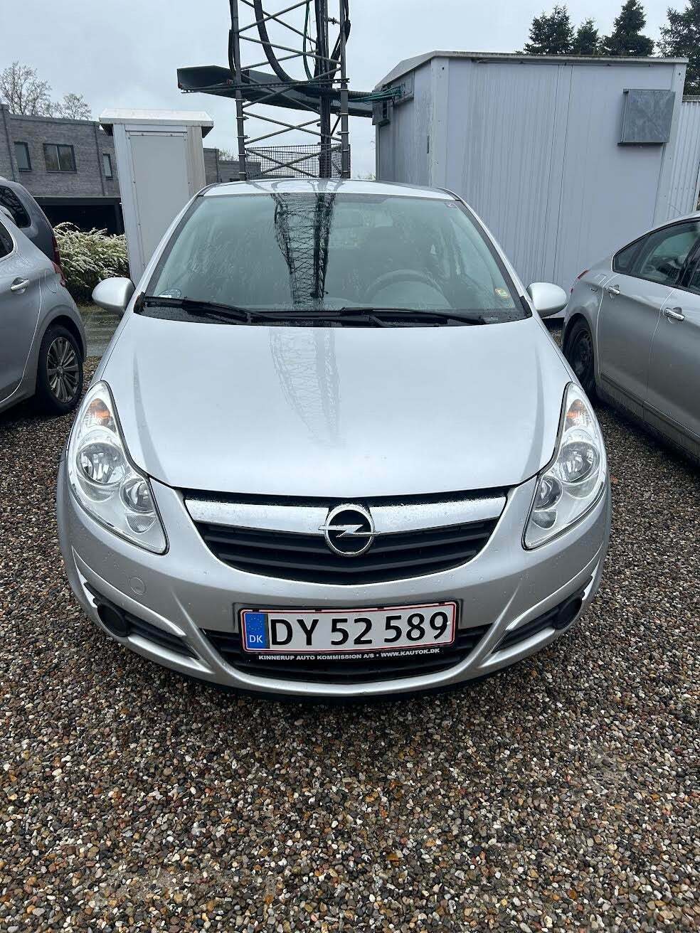 Sølv Opel Corsa fra 2010