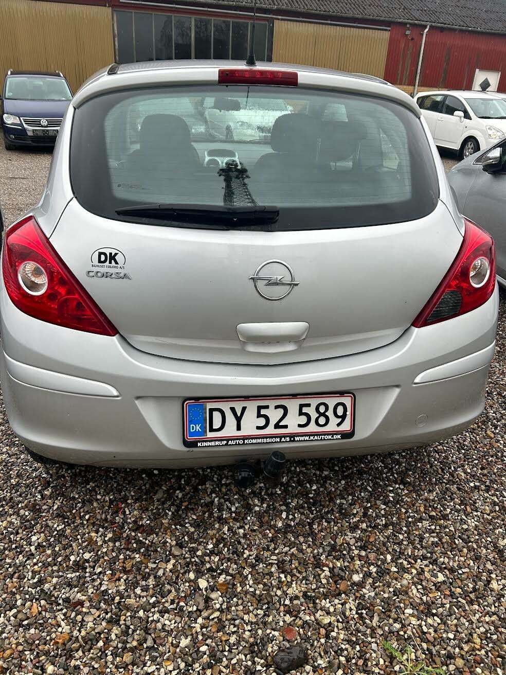 Sølv Opel Corsa fra 2010