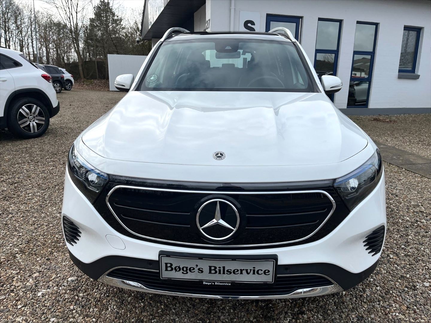 Hvid Mercedes EQB 250 fra 2023