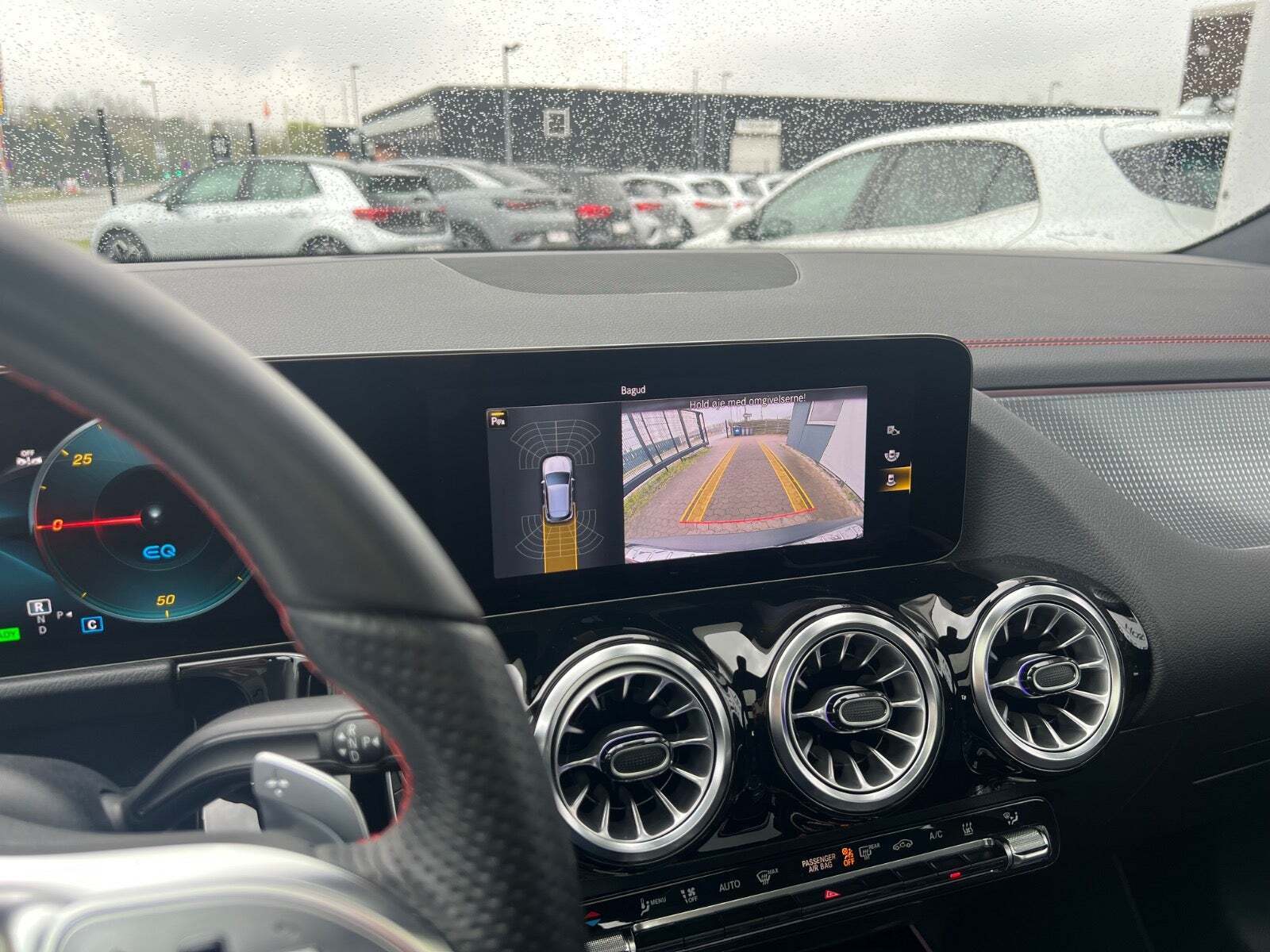 Sort Mercedes EQA250 fra 2023