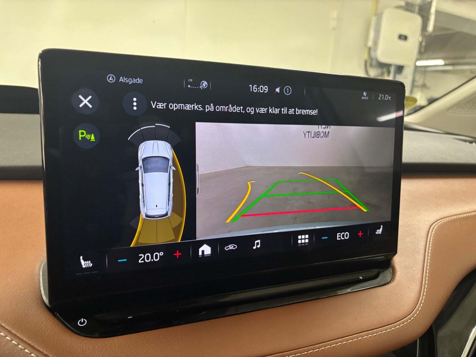 Brun Skoda Enyaq fra 2022