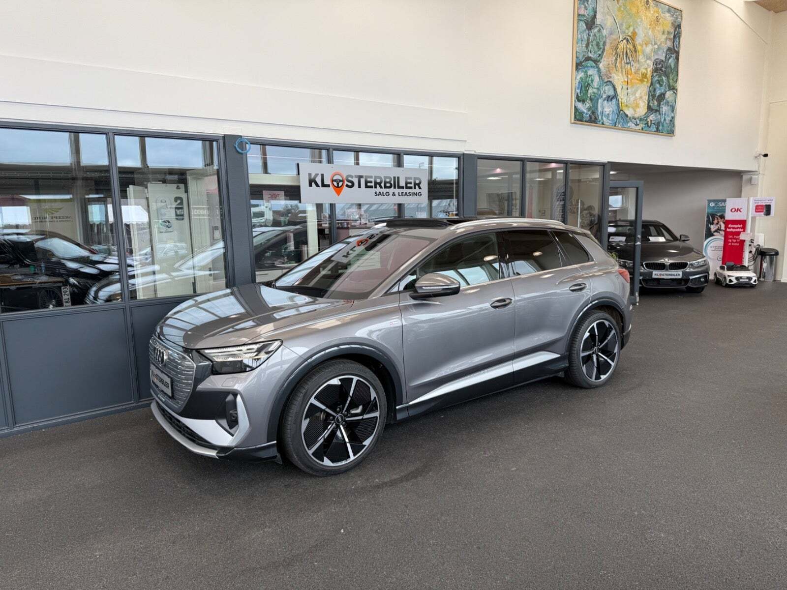 Grå Audi Q4 e-tron fra 2022