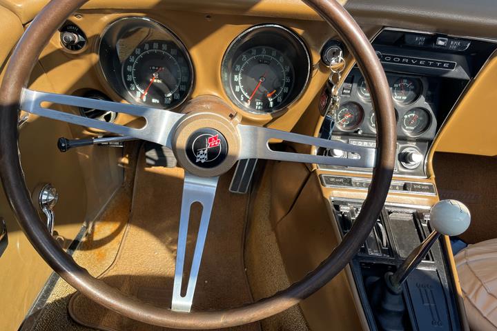 Rød Chevrolet Corvette fra 1968
