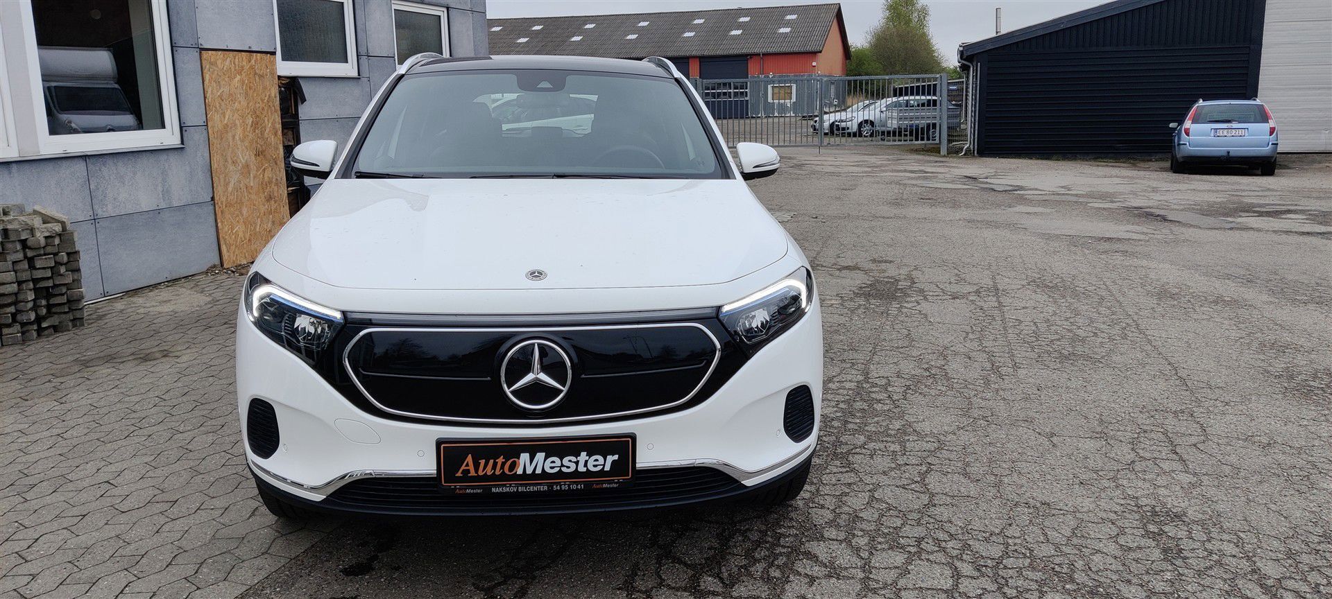 Hvid Mercedes EQA 250+ fra 2023