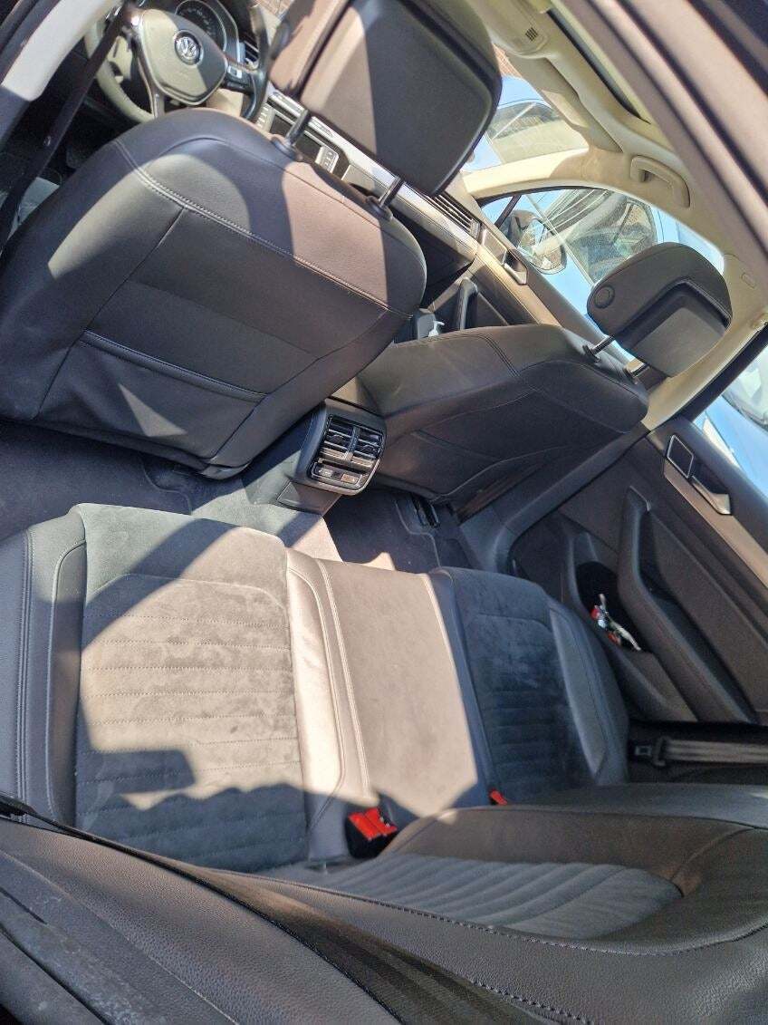 Sort VW Passat fra 2015