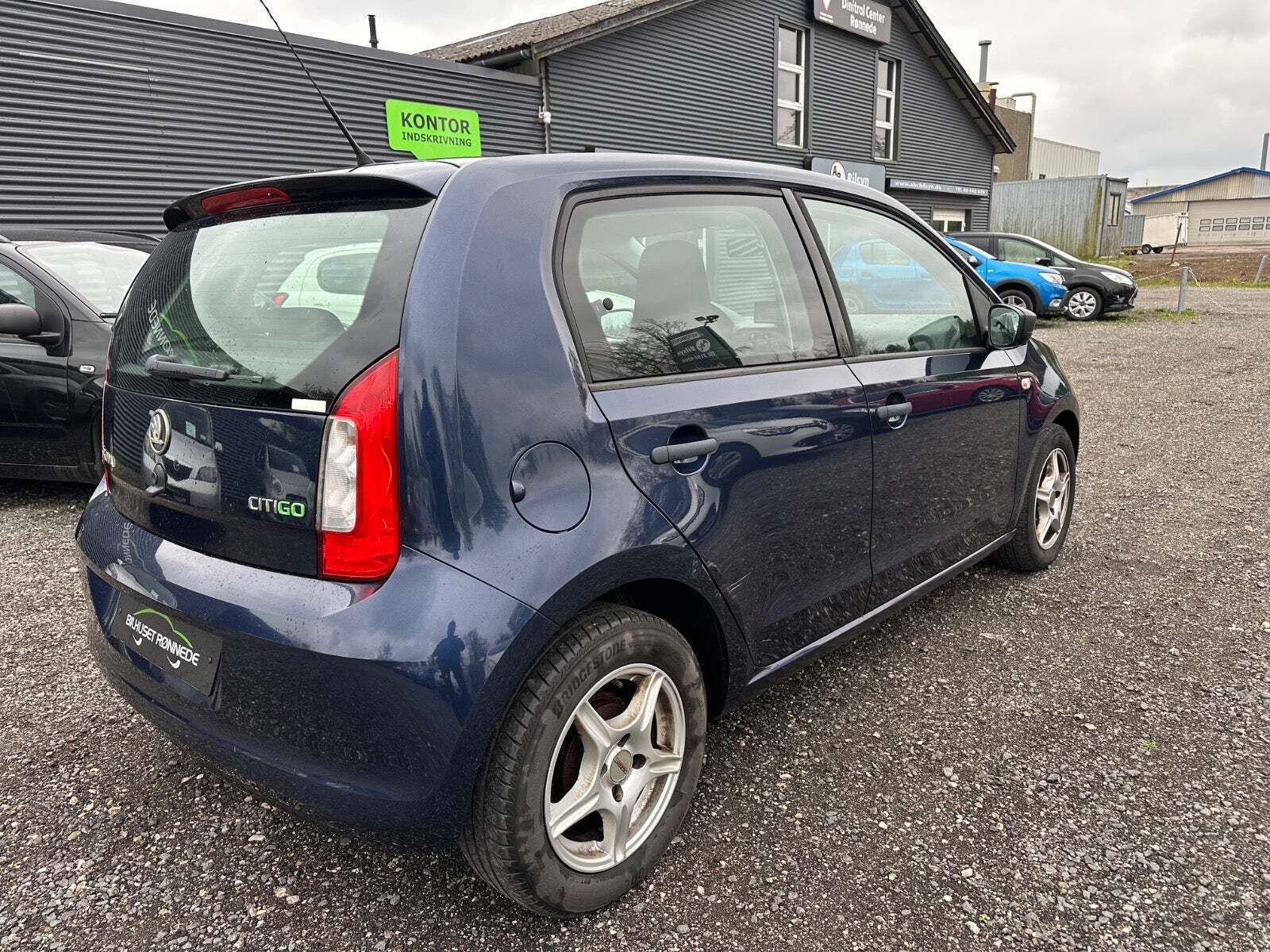 Blå Skoda Citigo fra 2013