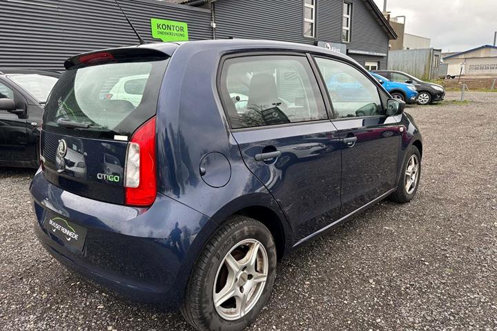 Blå Skoda Citigo fra 2013