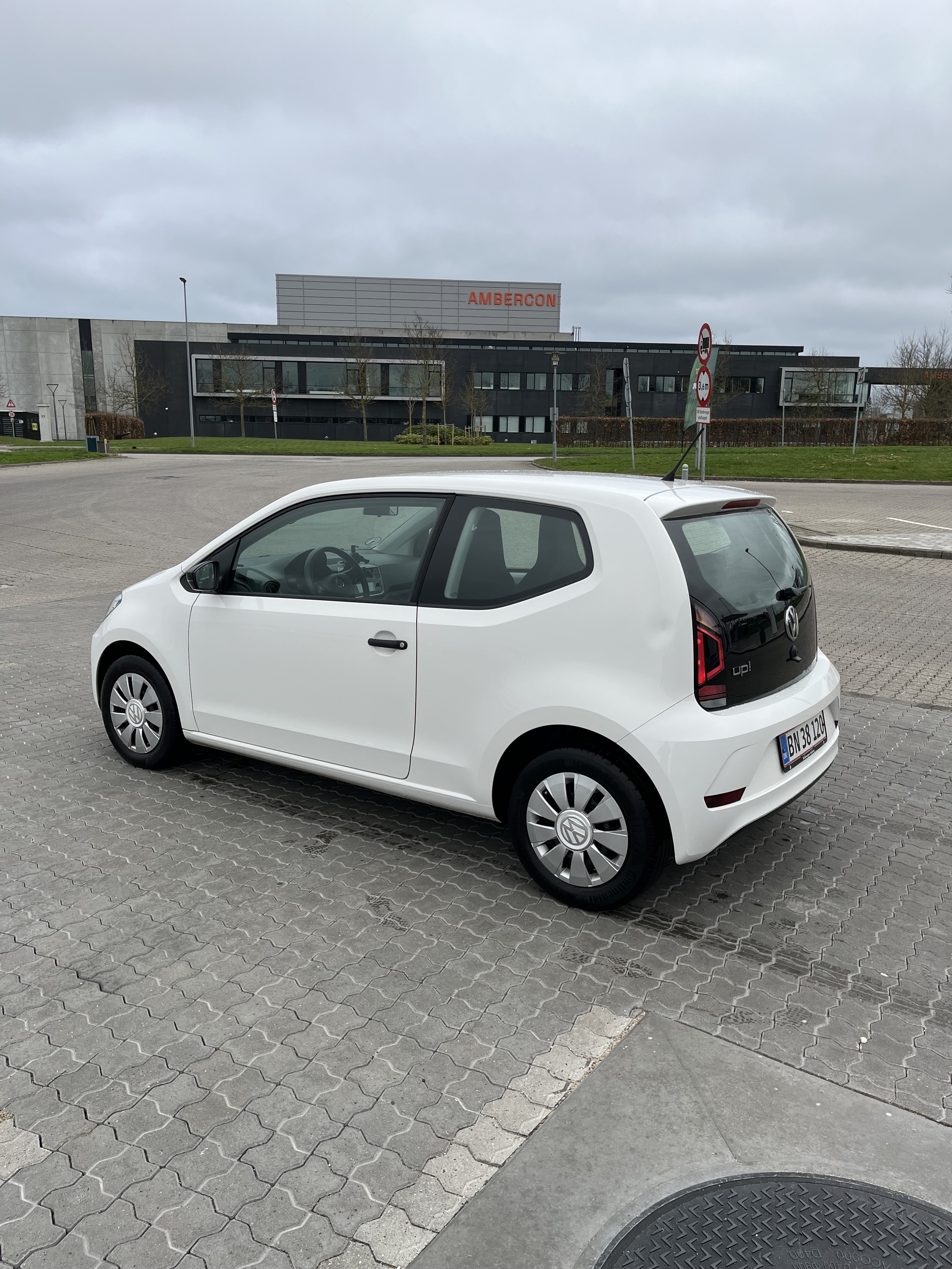 Hvid VW UP! fra 2017