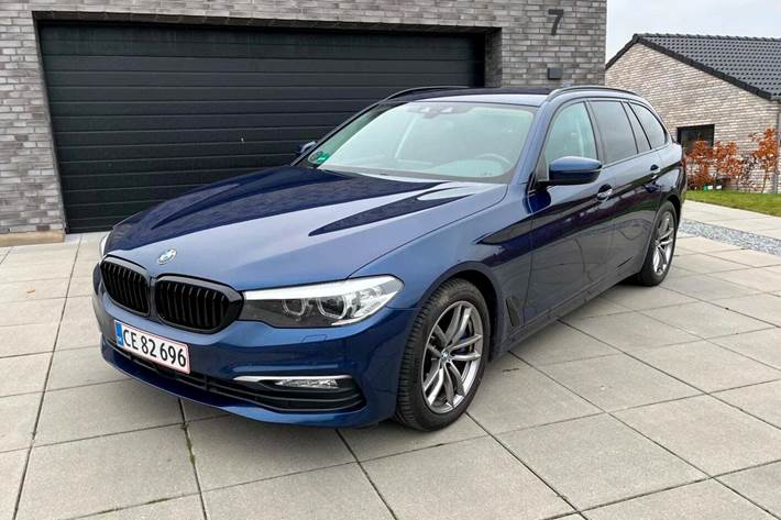 Sort BMW 520i fra 2018 set udefra