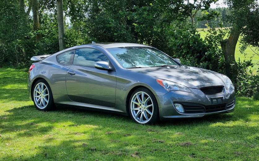Hyundai Genesis 3,8 V6 AT