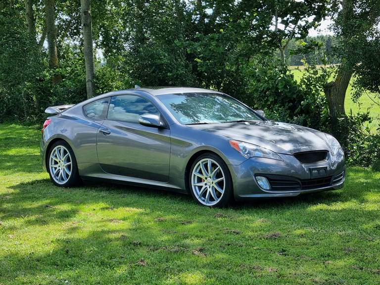 Hyundai Genesis 3,8 V6 AT