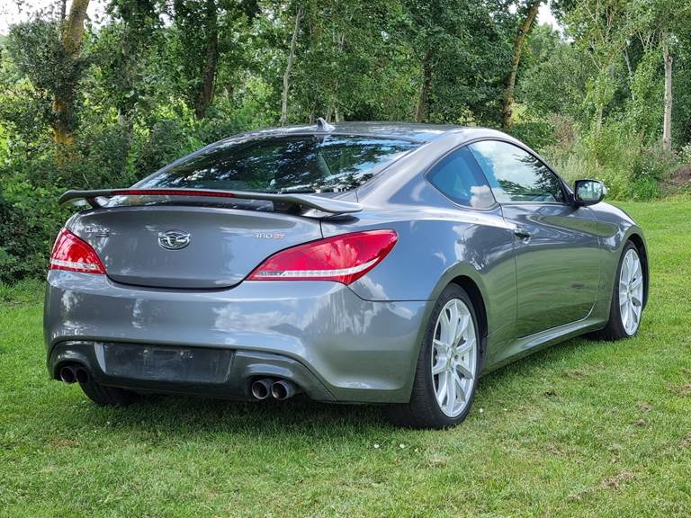 Hyundai Genesis 3,8 V6 AT