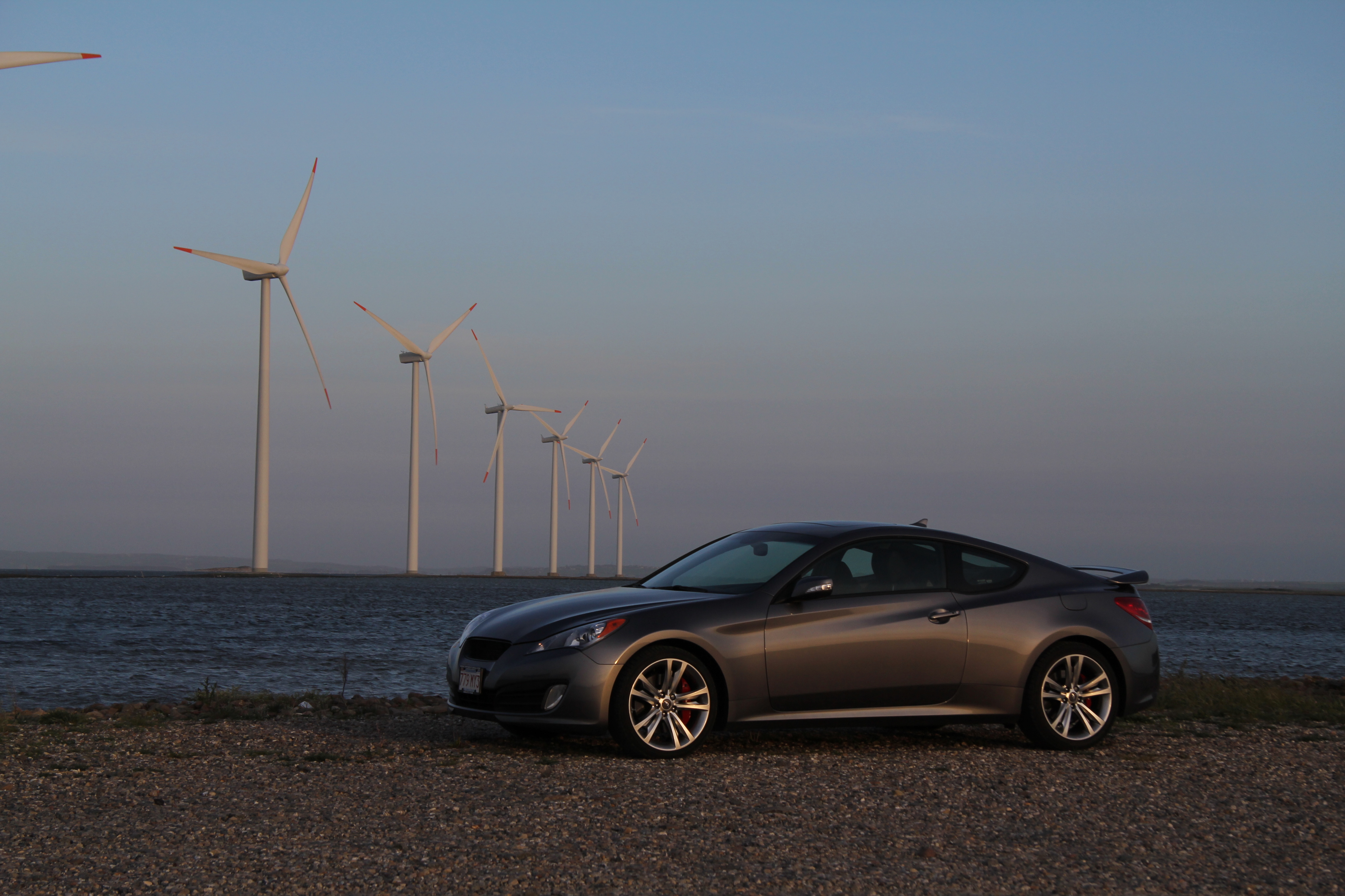 Grå Hyundai Genesis fra 2011