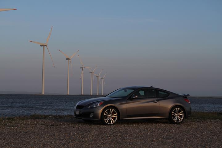 Grå Hyundai Genesis fra 2011
