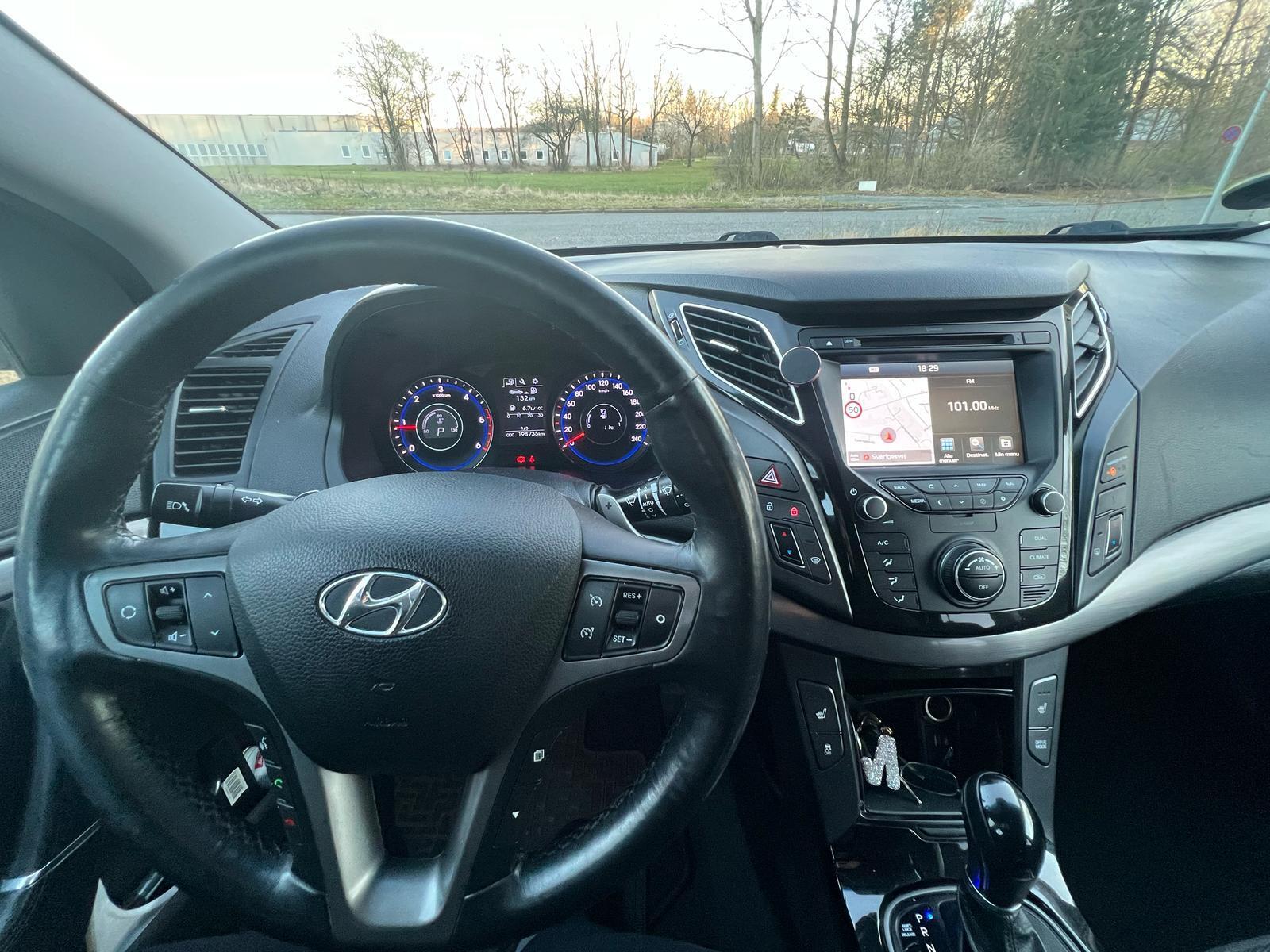 Hvid Hyundai i40 fra 2016