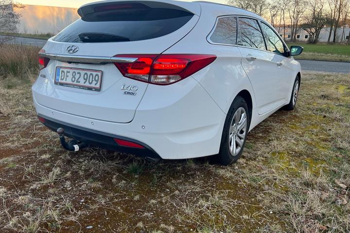 Hvid Hyundai i40 fra 2016