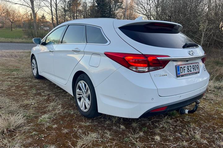 Hvid Hyundai i40 fra 2016