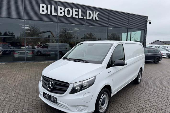 Hvid Mercedes eVito 112 fra 2023 set udefra